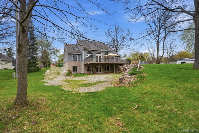 3630 S Shimmons Circle, Auburn Hills, MI 48326