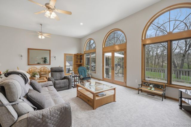 3630 S Shimmons Circle, Auburn Hills, MI 48326