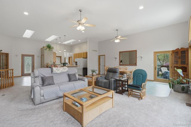 3630 S Shimmons Circle, Auburn Hills, MI 48326