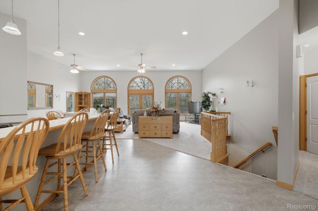 3630 S Shimmons Circle, Auburn Hills, MI 48326