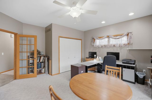 3630 S Shimmons Circle, Auburn Hills, MI 48326