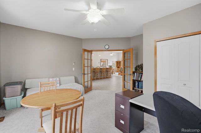 3630 S Shimmons Circle, Auburn Hills, MI 48326