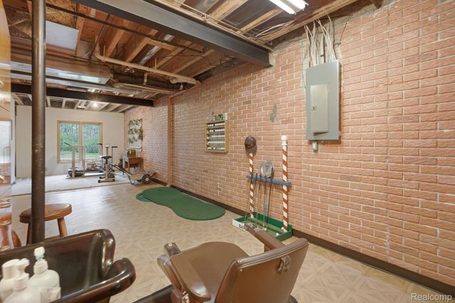 3630 S Shimmons Circle, Auburn Hills, MI 48326