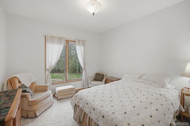 3630 S Shimmons Circle, Auburn Hills, MI 48326