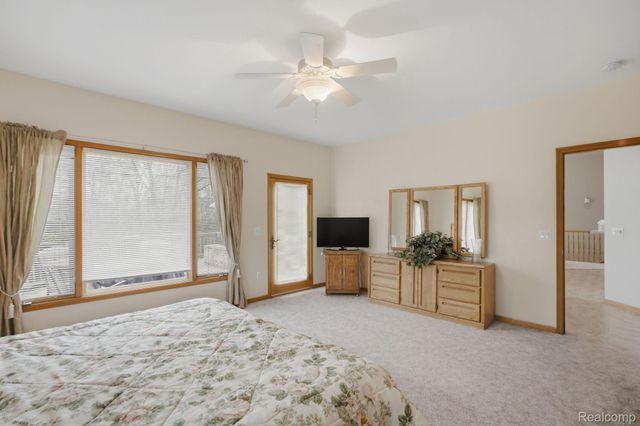 3630 S Shimmons Circle, Auburn Hills, MI 48326