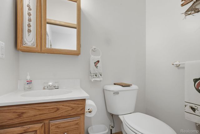 3630 S Shimmons Circle, Auburn Hills, MI 48326
