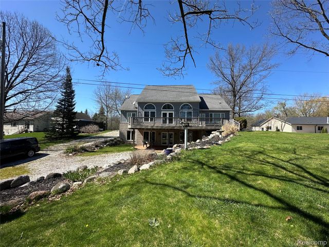 3630 S Shimmons Circle, Auburn Hills, MI 48326