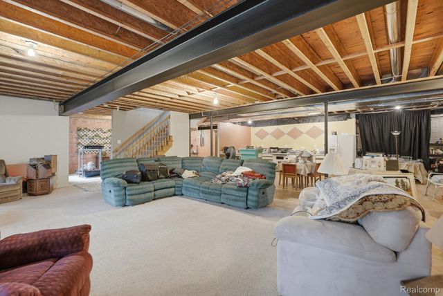 3630 S Shimmons Circle, Auburn Hills, MI 48326