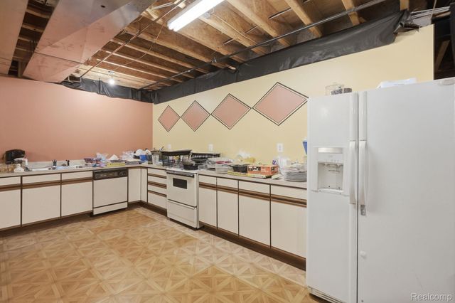 3630 S Shimmons Circle, Auburn Hills, MI 48326