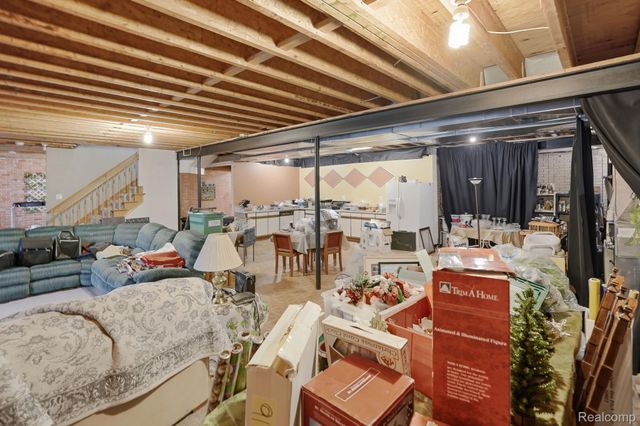 3630 S Shimmons Circle, Auburn Hills, MI 48326