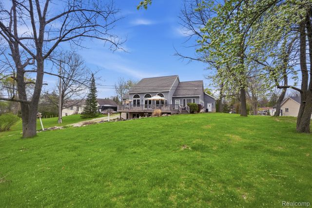 3630 S Shimmons Circle, Auburn Hills, MI 48326