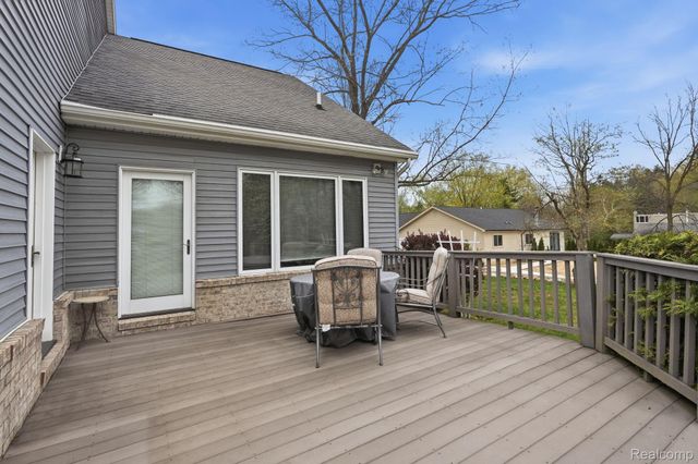 3630 S Shimmons Circle, Auburn Hills, MI 48326