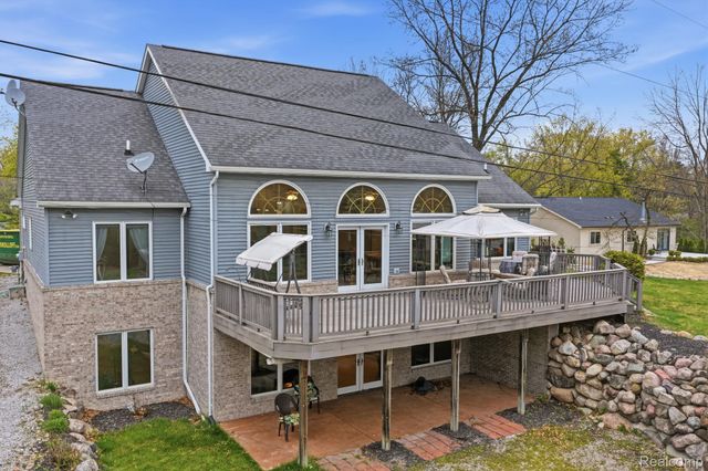 3630 S Shimmons Circle, Auburn Hills, MI 48326