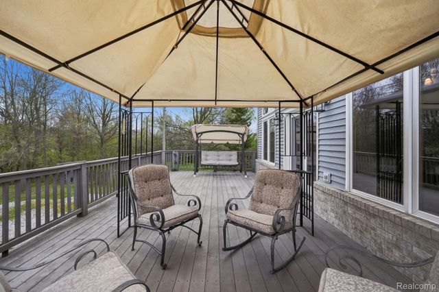 3630 S Shimmons Circle, Auburn Hills, MI 48326