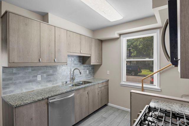 631 Western Avenue N, Saint Paul, MN 55103