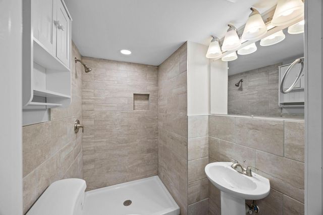 631 Western Avenue N, Saint Paul, MN 55103
