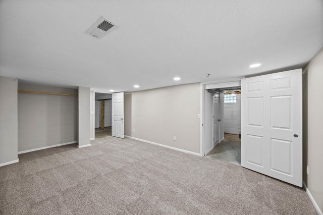 631 Western Avenue N, Saint Paul, MN 55103