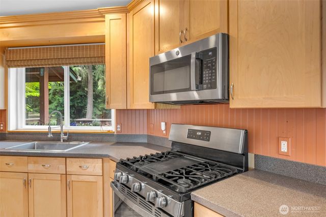 1038 NE Blue Ridge Drive, Poulsbo, WA 98370