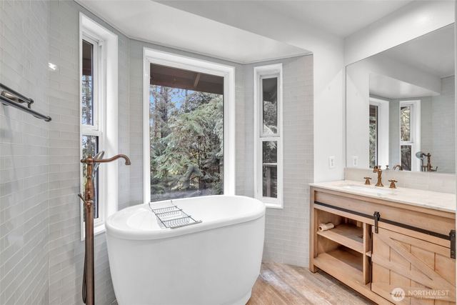1038 NE Blue Ridge Drive, Poulsbo, WA 98370