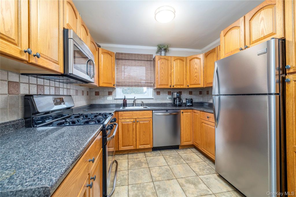 934 Hancock Street, Franklin Square, NY 11010 — photo 5