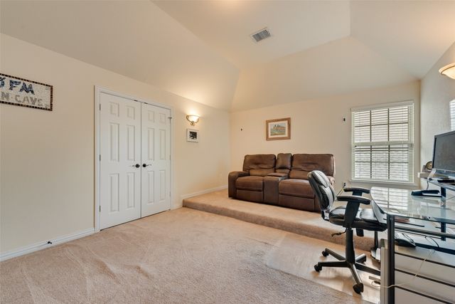 914 Southwestern Drive, Cedar Hill, TX 75104