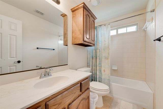 914 Southwestern Drive, Cedar Hill, TX 75104