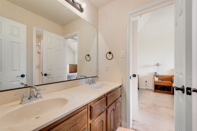 914 Southwestern Drive, Cedar Hill, TX 75104