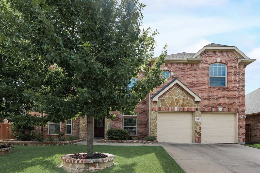 914 Southwestern Drive, Cedar Hill, TX 75104