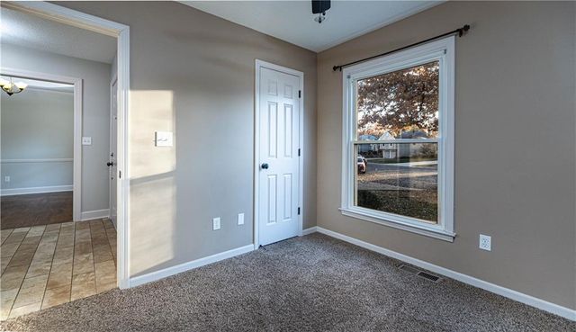 4047 SW ORLEANS Court, Lee's Summit, MO 64082