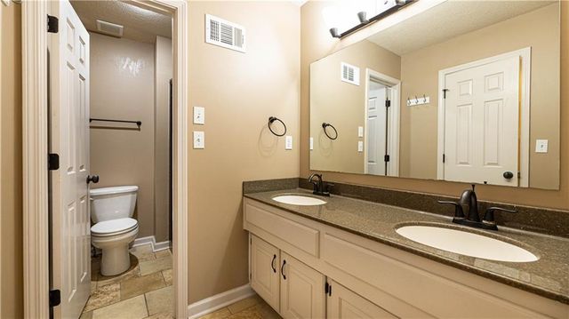 4047 SW ORLEANS Court, Lee's Summit, MO 64082