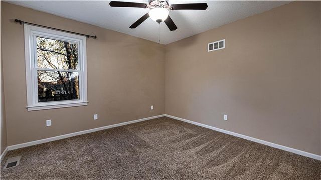 4047 SW ORLEANS Court, Lee's Summit, MO 64082