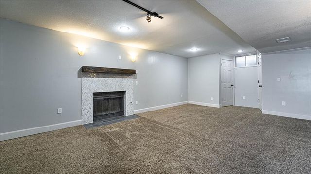 4047 SW ORLEANS Court, Lee's Summit, MO 64082