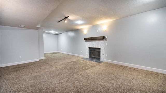 4047 SW ORLEANS Court, Lee's Summit, MO 64082