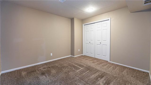 4047 SW ORLEANS Court, Lee's Summit, MO 64082