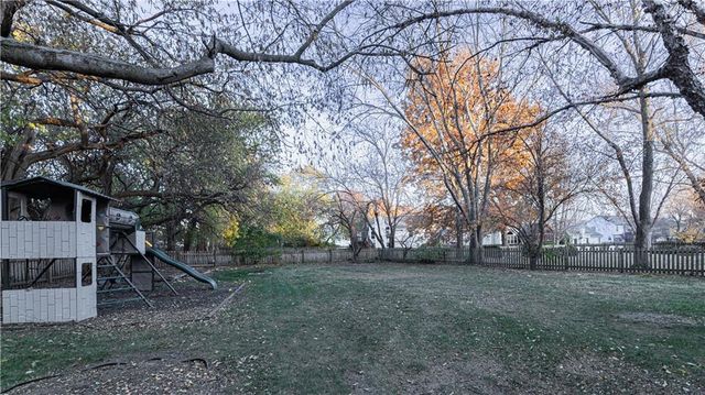 4047 SW ORLEANS Court, Lee's Summit, MO 64082