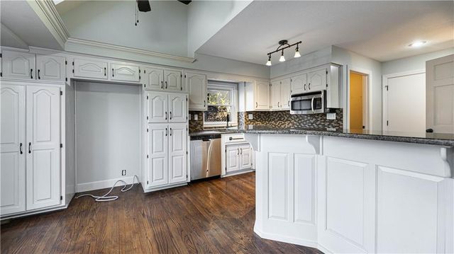 4047 SW ORLEANS Court, Lee's Summit, MO 64082