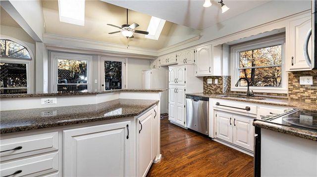 4047 SW ORLEANS Court, Lee's Summit, MO 64082