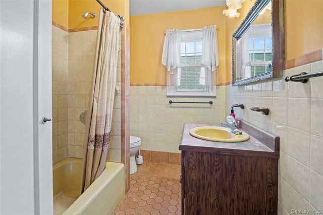 118-16 231 Street, Cambria Heights, NY 11411