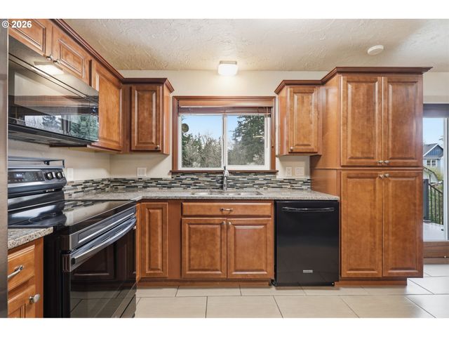 7059 Ne QUATAMA St, Hillsboro, OR 97124