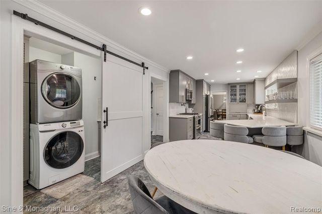 792 S Rosedale Court, Grosse Pointe Woods, MI 48236