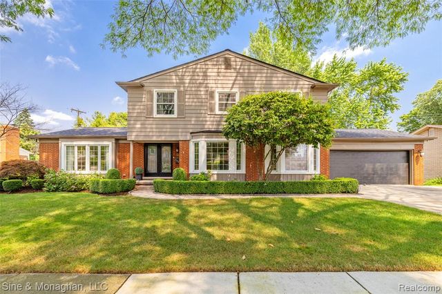 792 S Rosedale Court, Grosse Pointe Woods, MI 48236