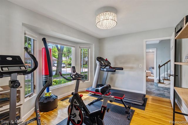 792 S Rosedale Court, Grosse Pointe Woods, MI 48236