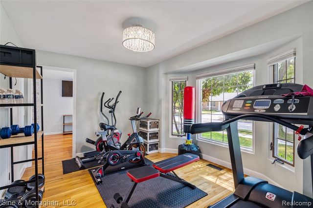 792 S Rosedale Court, Grosse Pointe Woods, MI 48236