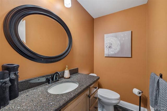 792 S Rosedale Court, Grosse Pointe Woods, MI 48236