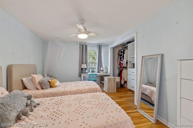 792 S Rosedale Court, Grosse Pointe Woods, MI 48236