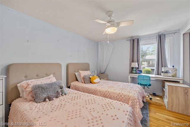 792 S Rosedale Court, Grosse Pointe Woods, MI 48236