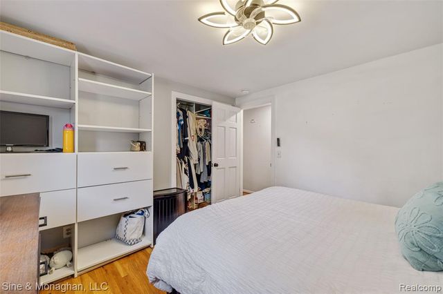 792 S Rosedale Court, Grosse Pointe Woods, MI 48236