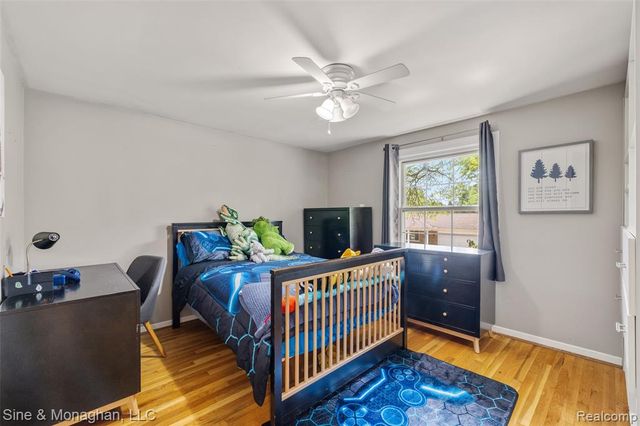 792 S Rosedale Court, Grosse Pointe Woods, MI 48236