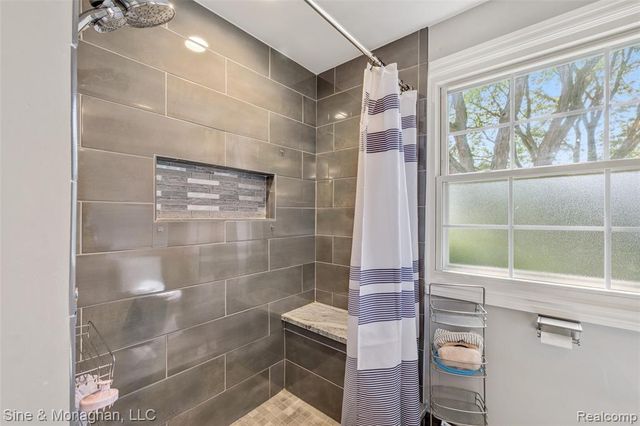 792 S Rosedale Court, Grosse Pointe Woods, MI 48236