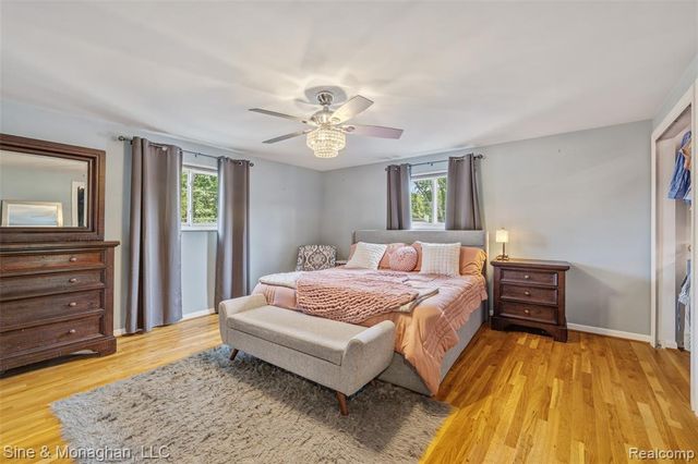 792 S Rosedale Court, Grosse Pointe Woods, MI 48236